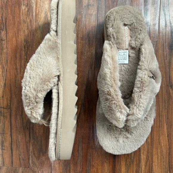 Koolaburra UGG Tan Faux Fur Fuzzy Slide Sandals Women's Size 8 US - Picture 4 of 8